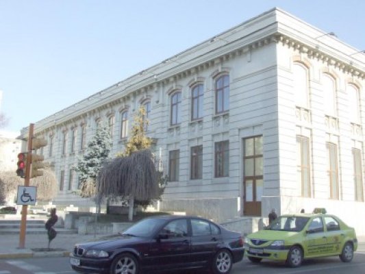 Expoziţie de pictură la Muzeul de Artă